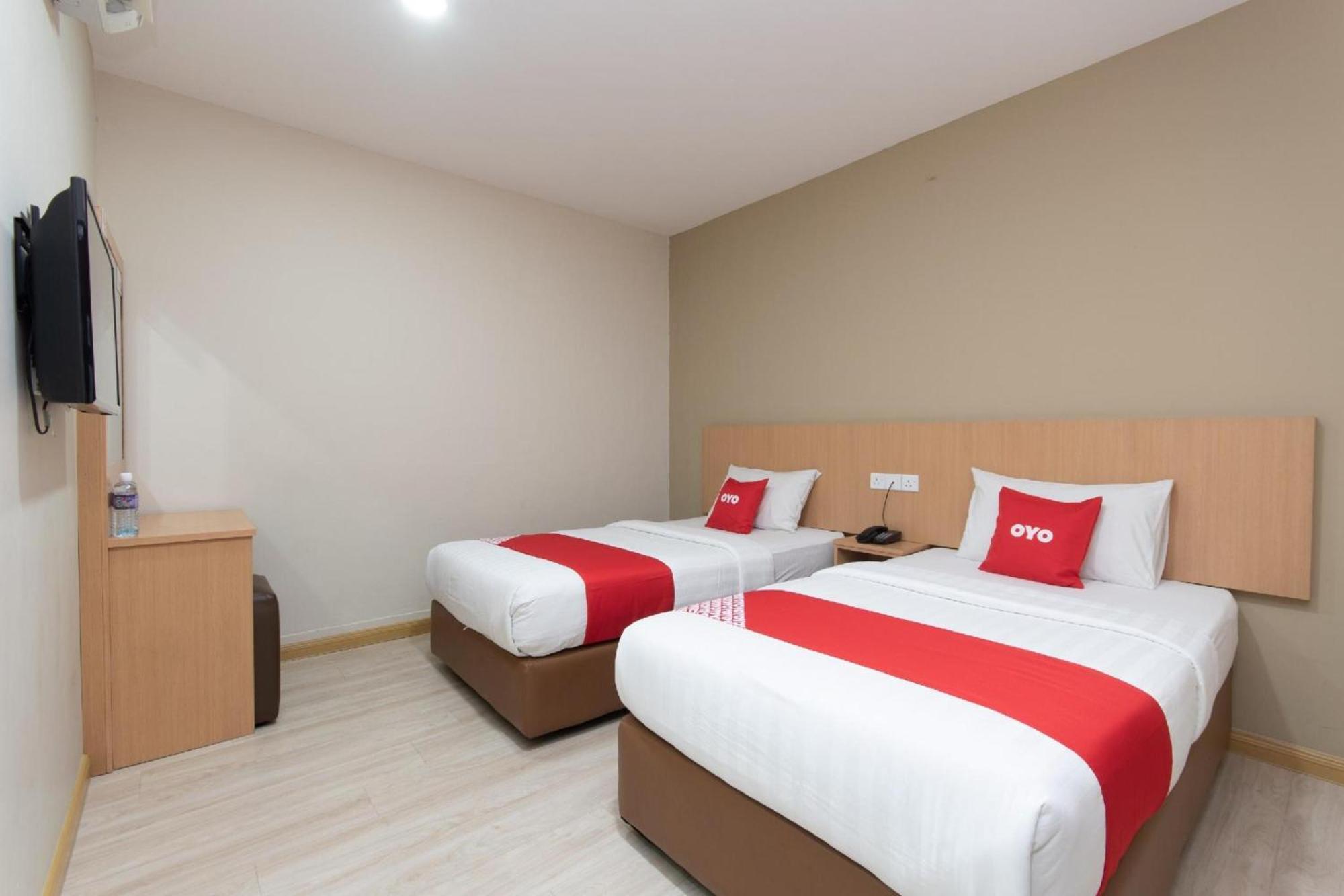 Capital O 89344 Labuan Avenue Hotel Exterior photo