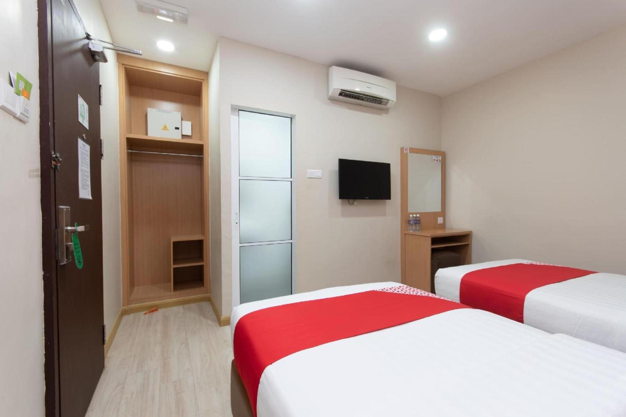 Capital O 89344 Labuan Avenue Hotel Exterior photo
